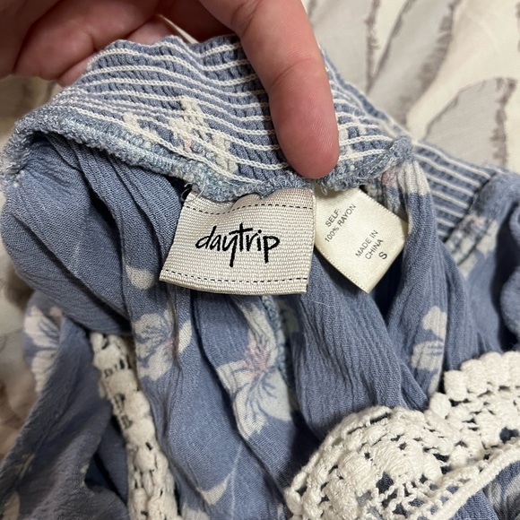 Daytrip Floral and Lace Tank - Picture 2 of 3